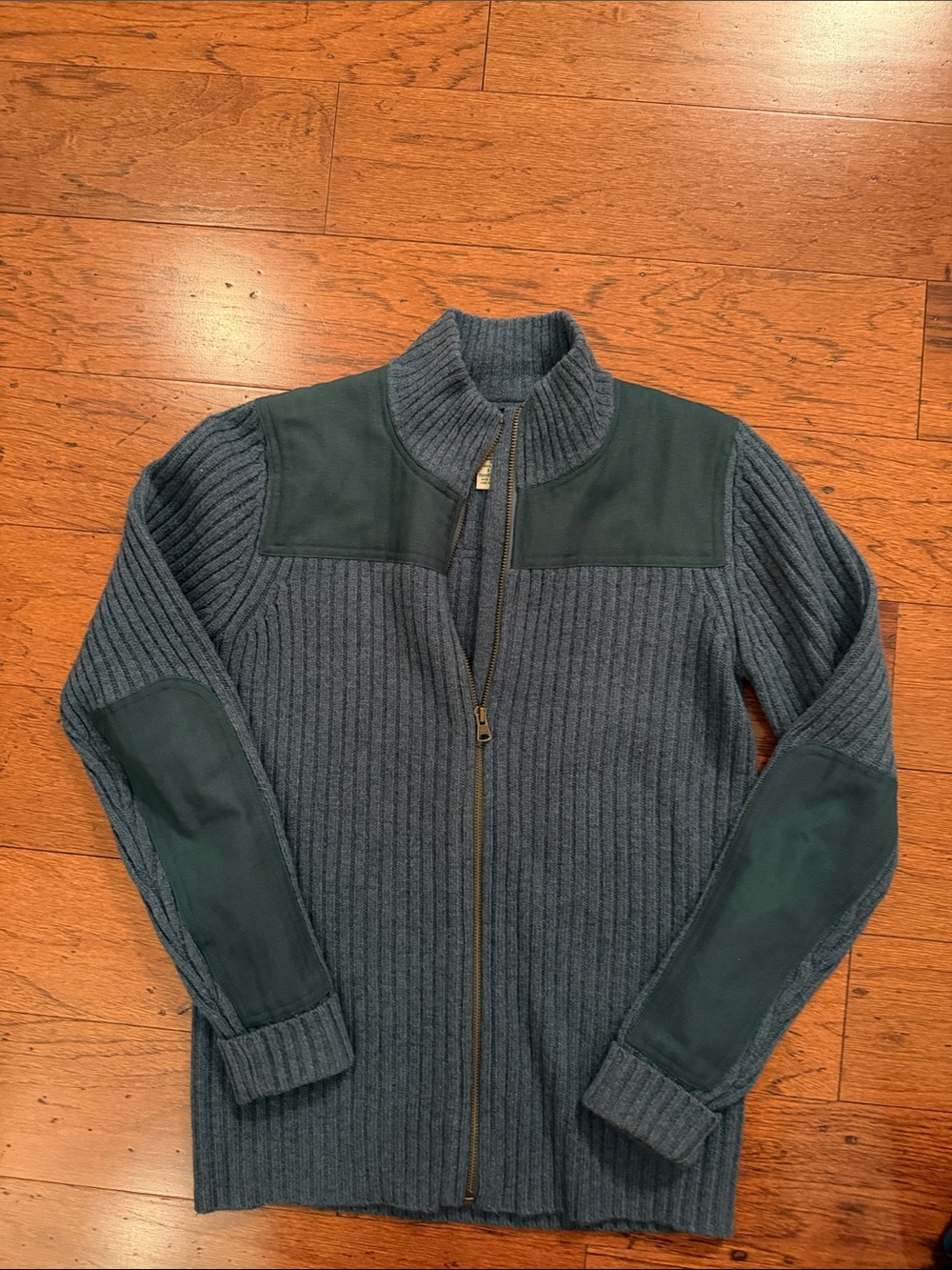 LL Bean Women’s commando sweater full zip size small